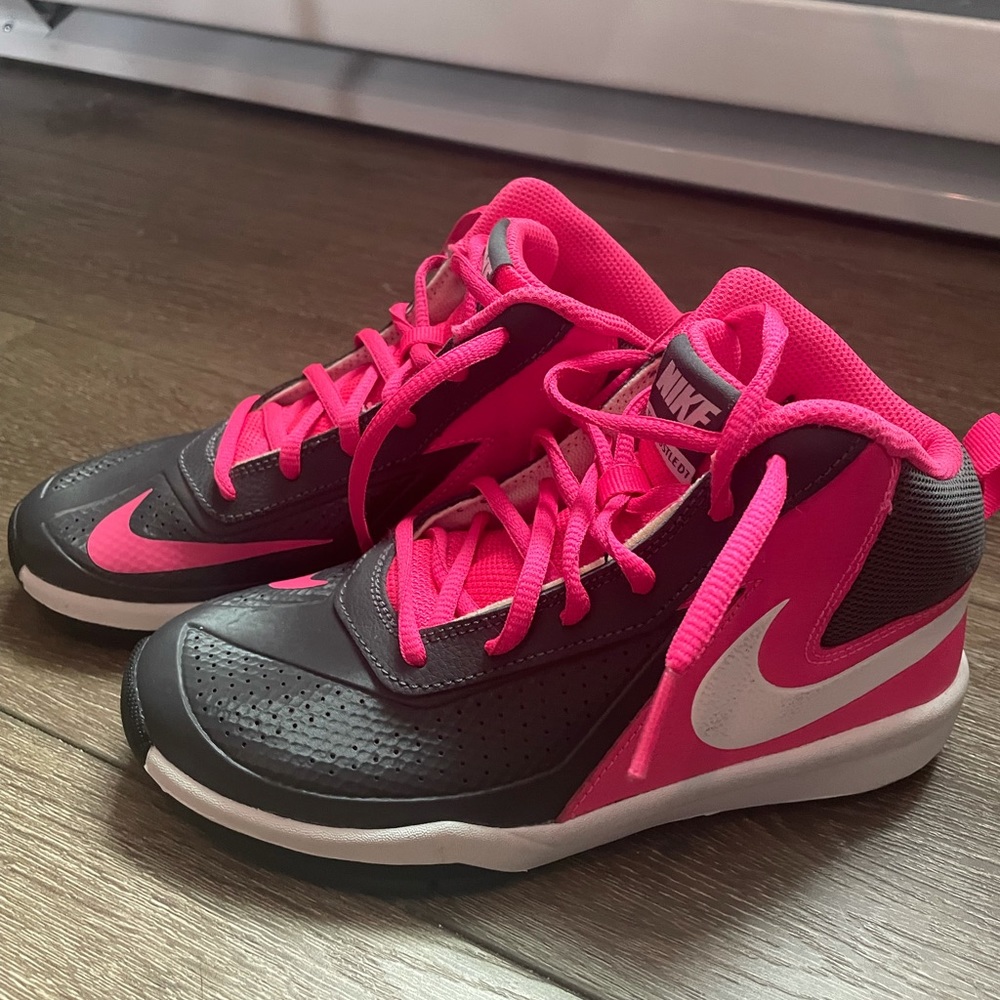 Nike Youth Team Hustle D7 Athletic Shoes Y 3.5 W 5